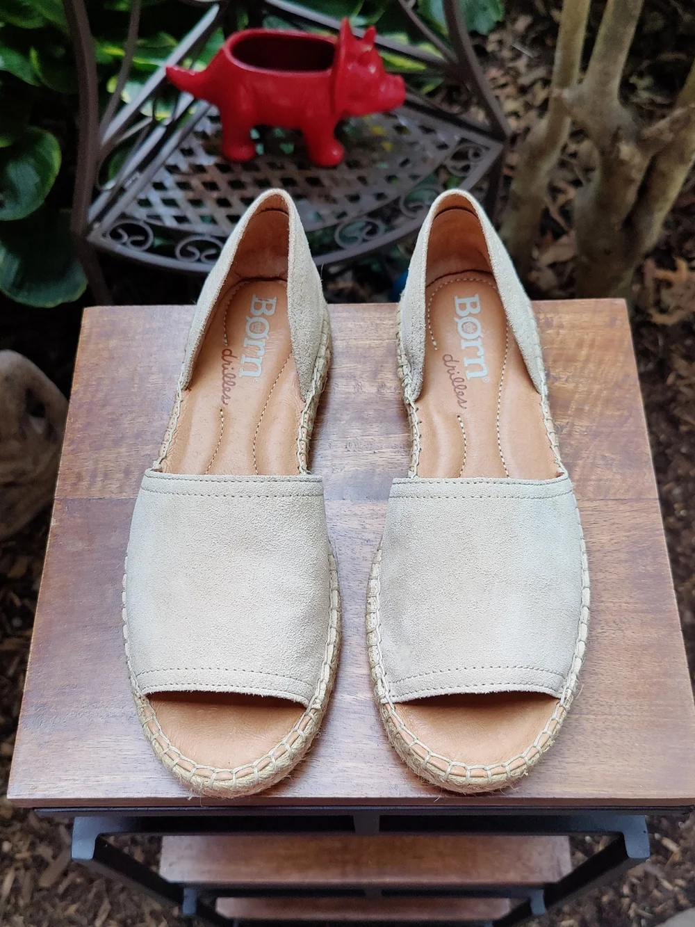Born Drilles Espadrilles Flat Sandals Size 7.5 Suede Natural Beige Peep Toe Seak